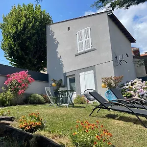 Maison De à Deux Pas Des Volcans Et Du Centre De Clermont Hébergement de vacances Ceyrat